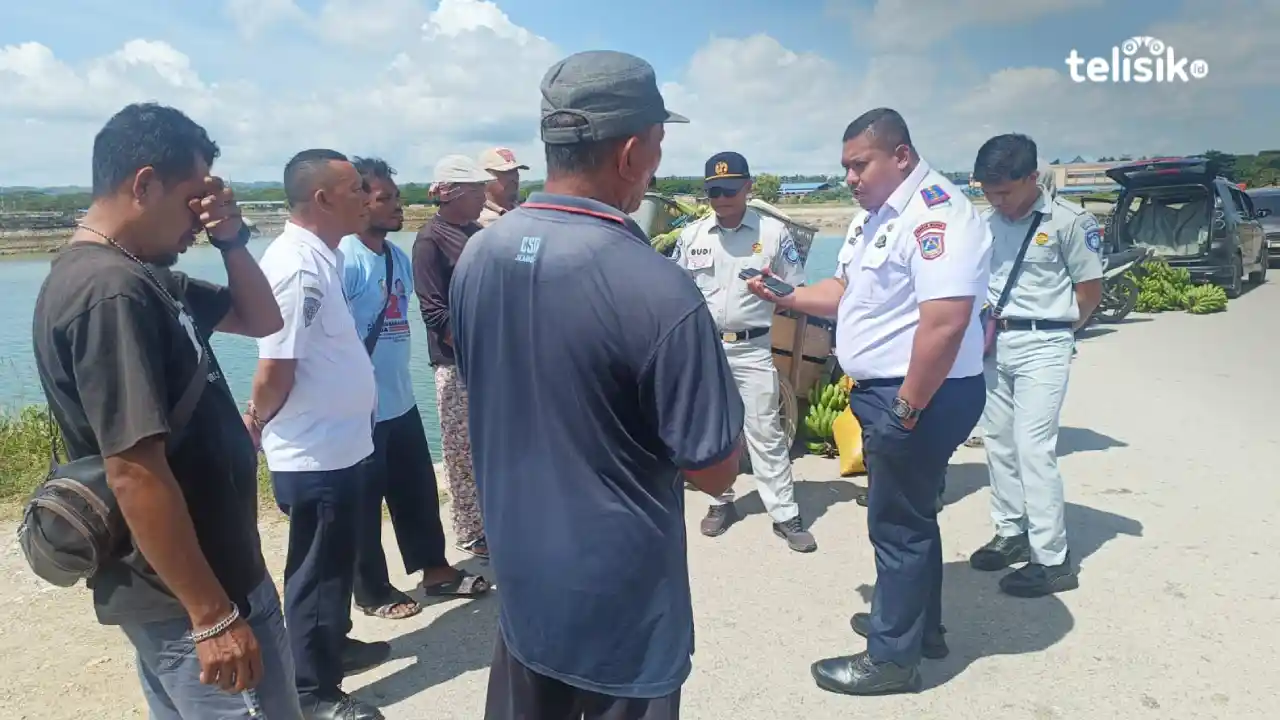 Kadishub Muna, Wiraman Almia saat menemui para penyedia jasa angkutan kapal laut. Foto: Sunaryo/Telisik