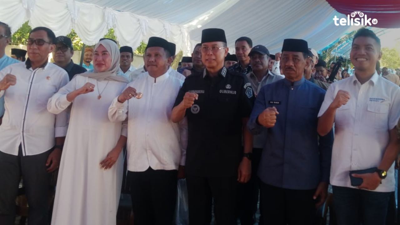 Gubernur Sulawesi Tenggara, Andi Sumangerukka, saat kunjungan kerja dan safari Ramadan di rumah jabatan Bupati Muna Barat, La Ode Darwin, Sabtu (14/3/2026). Foto: Aldin/Telisik