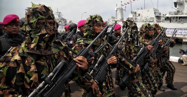TNI AD meningkatkan kesiapsiagaan dengan menggelar Apel Siaga Satu, menyusul dinamika konflik Timur Tengah.  Foto: Repro Detik
