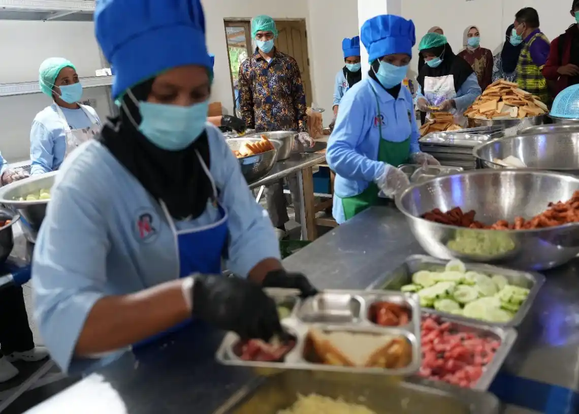 Program MBG kini disalurkan lima hari, dengan pengecualian wilayah tertentu. Foto: Repro InfoBanknews