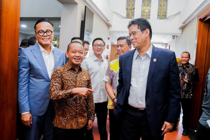 Menteri Keuangan Purbaya Yudhi Sadewa dan Menteri ESDM Bahlil Lahadalia menyusun strategi pendapatan baru nasional. Foto: Instagram@bahlilladalia