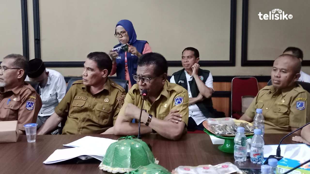 Kadis PMD Kabupaten Muna, Fajaruddin Wunanto (tengah). Foto: Sunaryo/Telisik