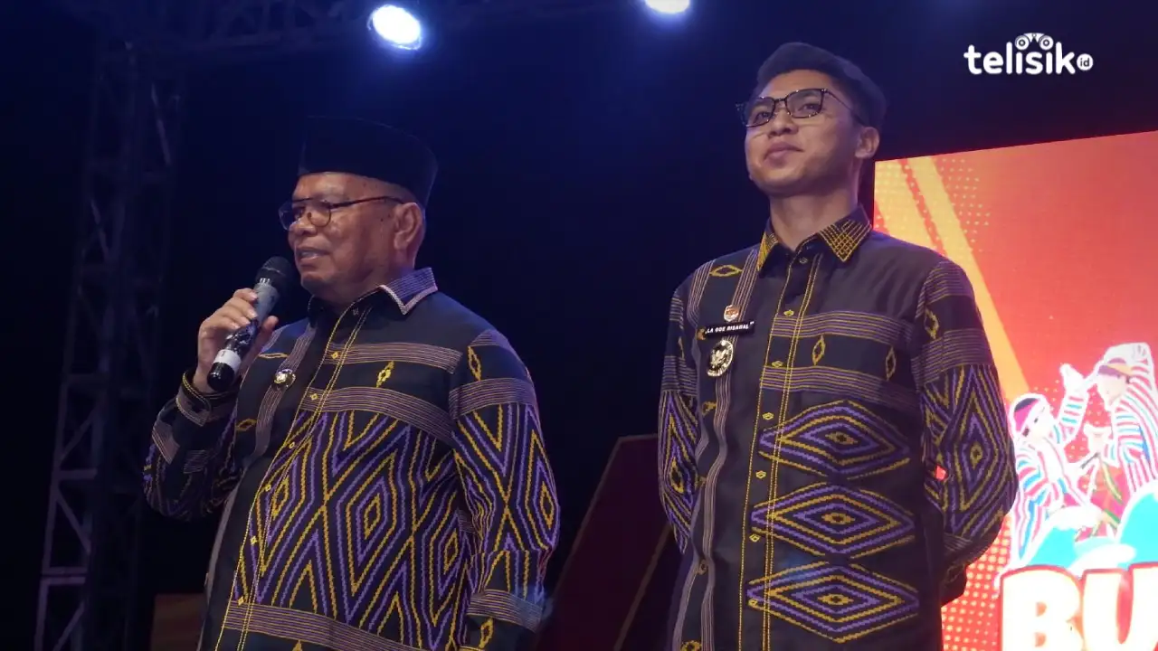 Bupati, Muhammad Adios dan Wakil Bupati Buton Selatan, La Ode Risawal terakhir kali terlihat hadir bersama di HUT ke-11 Buton Selatan. Foto: Ali Iskandar Majid/Telisik.