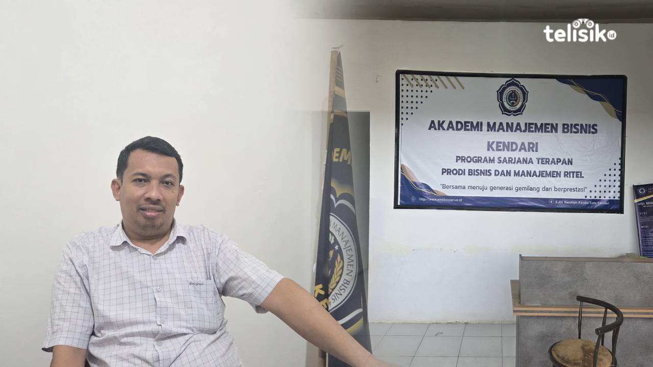 Direktur Akademi Manajemen Bisnis Kendari, Dr. Ahmad Hamid. Foto: Ana Pratiwi/Telisik