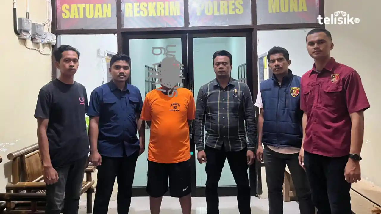 Penyidik Tipikor Satreskrim Polres Muna bersama MR, tersangka dugaan korupsi Dana Desa. Foto: Sunaryo/Telisik