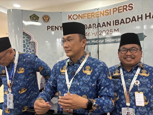Kepala BKN Zudan Arif Fakrulloh (tengah), menegaskan tidak ada rencana peralihan PPPK menjadi CPNS tahun 2026. Foto: Repro Kumparan