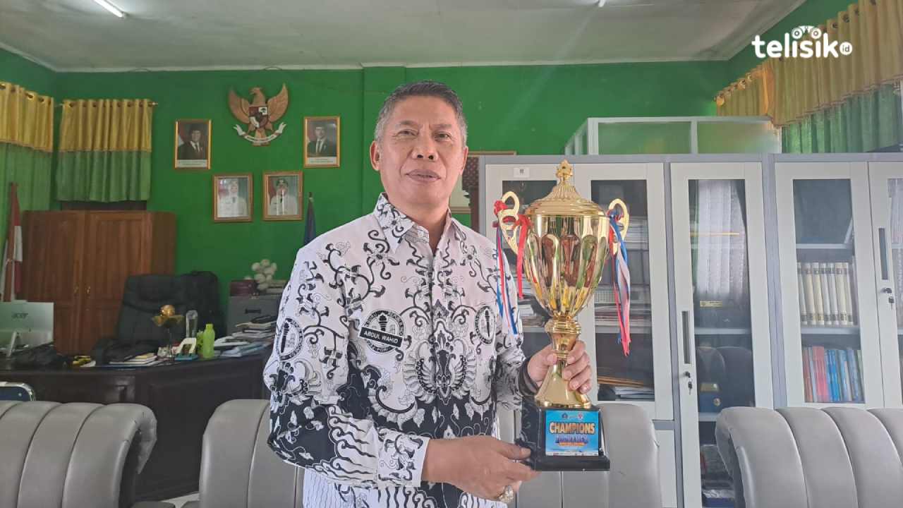 Kepala SMPN 1 Kendari, Abdul Wahid, semasa hidup. Foto: Ana Pratiwi/Telisik