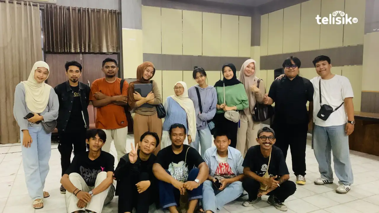 Foto bersama panitia pelaksana setelah selesai membahas persiapan kegiatan Temu Teman ke-22. Foto: Gusti Kahar/Telisik