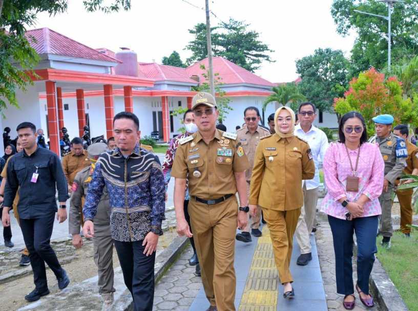 Andi Sumangerukka bersama Siska Karina Imran meninjau Sekolah Rakyat Kendari dengan progres pembangunan mencapai 67 persen. Foto: Ist.