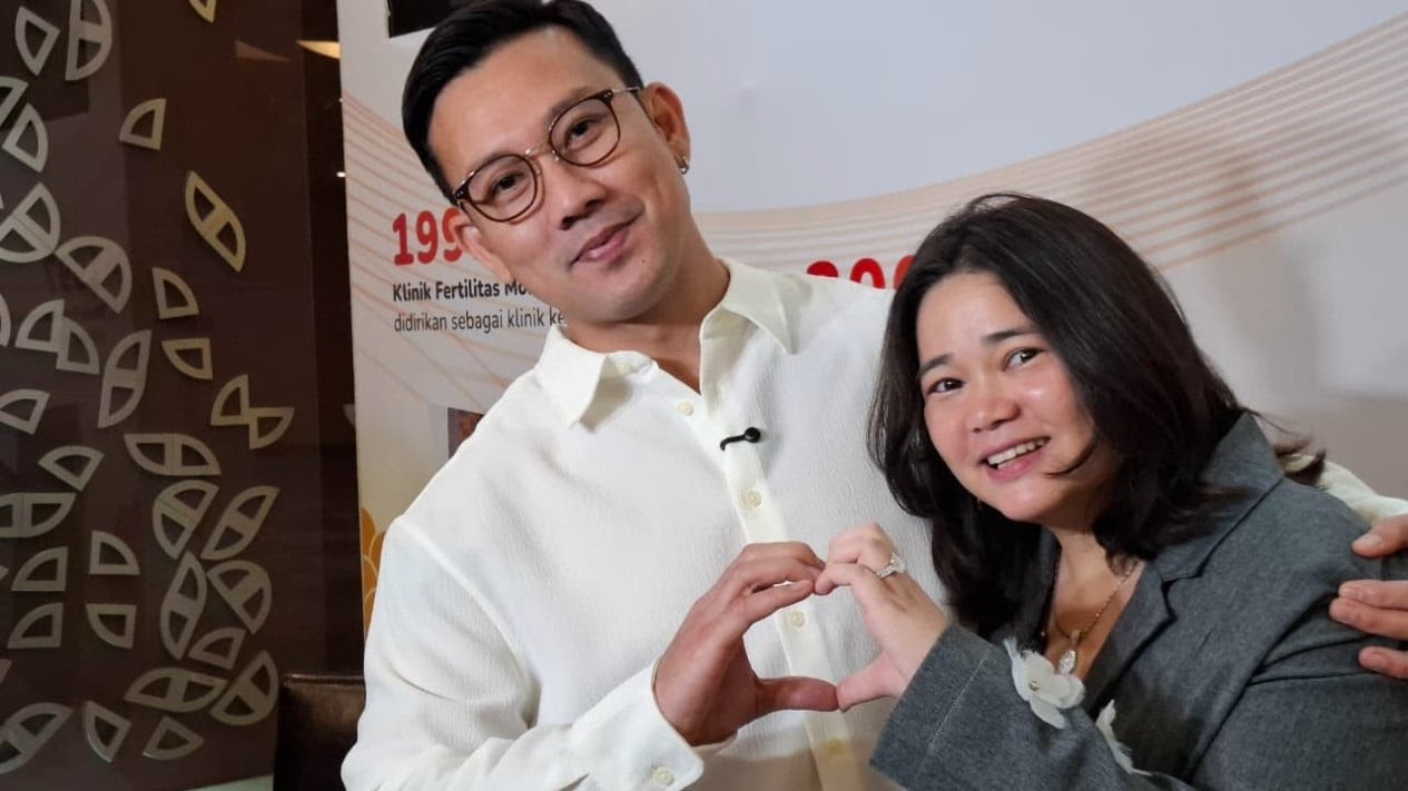 Denny Sumargo (kiri) pasang badan untuk istrinya Olivia Allan atau akrab disapa Ci Oliv (kanan) yang menjadi korban fitnah dan hujatan netizen. Foto: Repro Viva.co.id