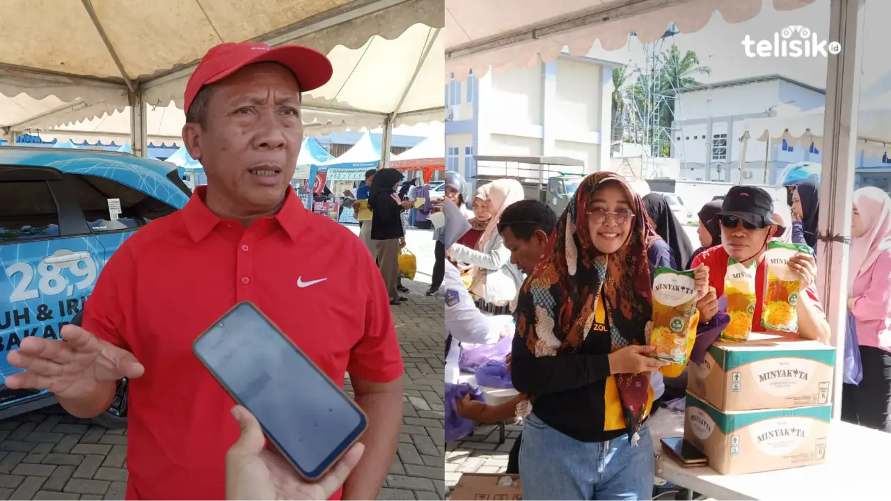 Kapala Dinas Ketahanan Pangan Kendari, Abdul Rauf (kiri), menyebut distribusi minyak Bulog jadi perhatian dalam pasar murah Pemkot Kendari. Foto: Andi Nuraisa/Telisik