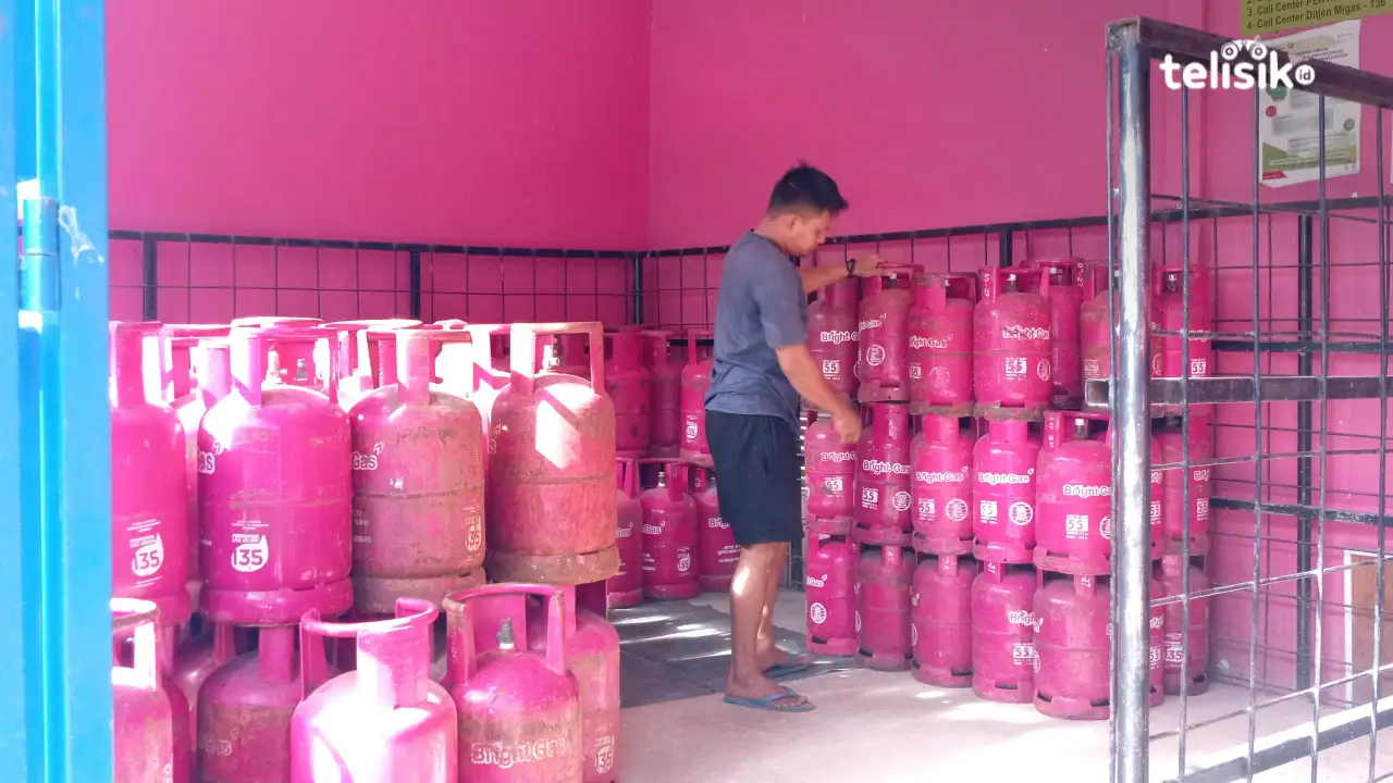 Salah satu agen resmi LPG nonsubsidi, di mana harga gas 5,5 Kg melonjak drastis per tabung membebani rakyat. Foto: Fandi Ardin/Telisik