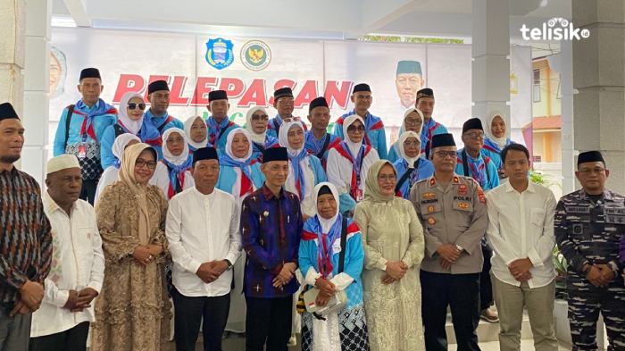 Foto bersama saat acara pelepasan jemaah haji 2026 di rumah jabatan Bupati Wakatobi, Minggu (17/5/2026). Foto: Zulkifi/Telisik