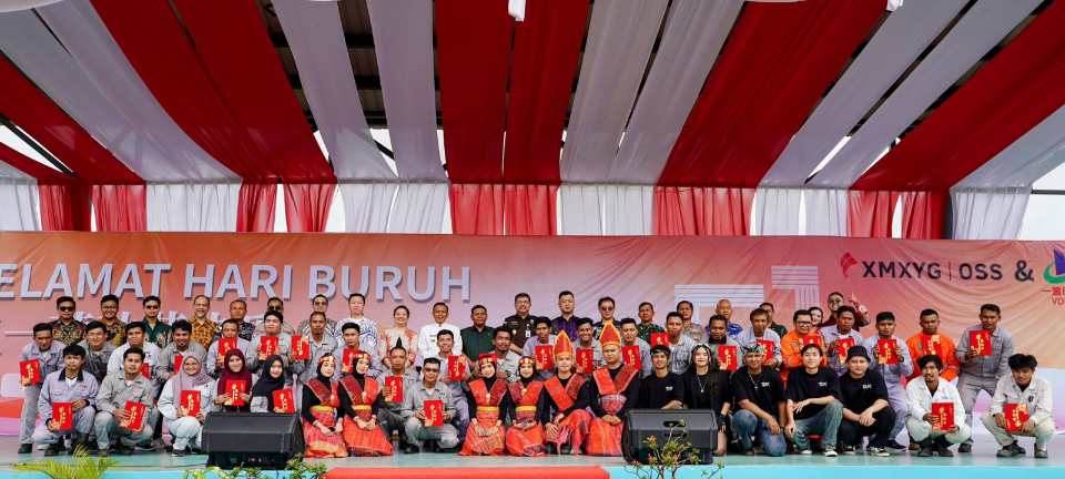 Karyawan OSS dan VDNI bersama jajaran manajemen serta pemerintah daerah usai peringatan Hari Buruh Internasional (May Day) 2026 di Konawe, Jumat (1/5/2026). Foto: Ist.