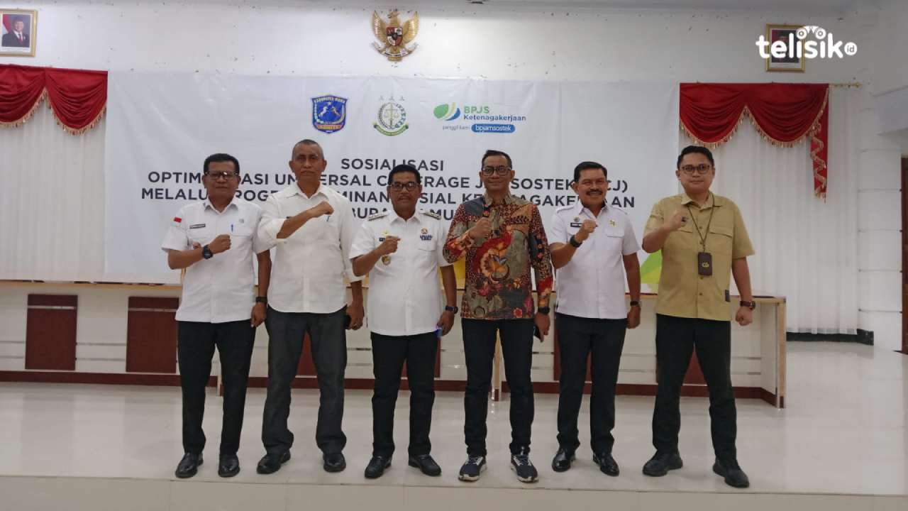 Wabup Muna, La Ode Asrafil Ndoasa, bersama Sekda Eddy Uga dan Kepala Cabang BPJS Ketenagakerjaan Sultra, Luky Julianto. Foto : Sunaryo/Telisik