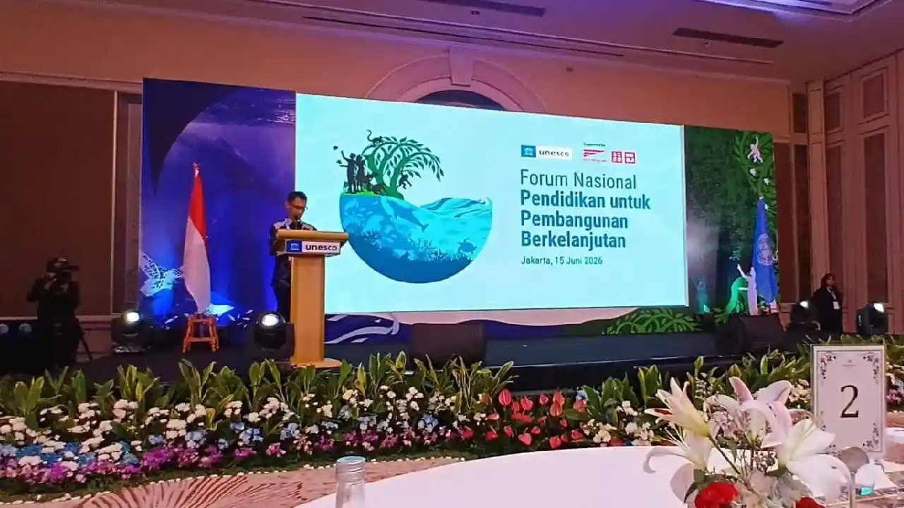 Bupati Haliana, saat menyampaikan sambutannya pada Forum Nasional Pendidikan untuk Pembangunan Berkelanjutan. Foto: Ist.
