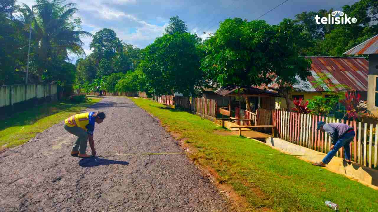 Tim BPJN Sultra melakukan pengukuran jalan poros Mantobua-Lohia, Rabu (3/6/2026). Foto : Sunaryo/Telisik