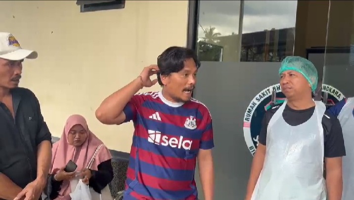 AKP Welliwanto Malau (tengah) saat menjelaskan hasil autopsi korban KDRT di Konawe Selatan, Senin (1/6/2026). Foto: Ist.