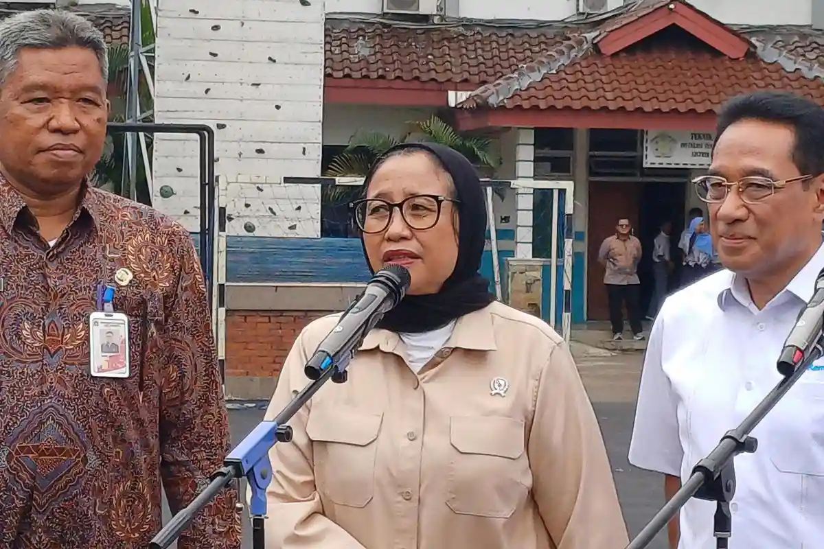 Kepala Badan Gizi Nasional Nanik S. Deyang memastikan layanan MBG tetap berjalan normal. Foto: Repro Kompas