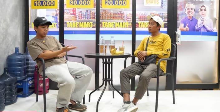 Ramdhi Sisteng (kanan) saat menghadiri podcast Bemanami eps 51 bersama Arif Brata. Foto: Repro YouTube @arif brata