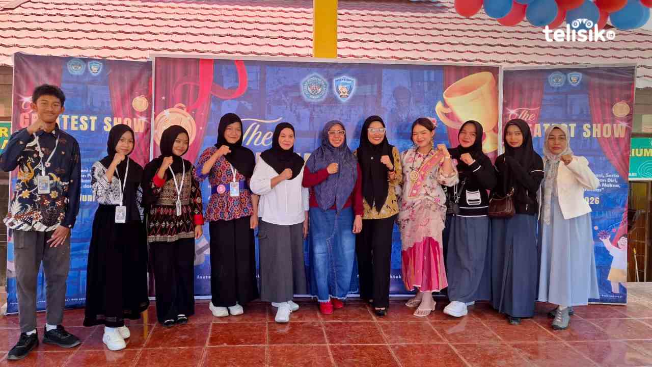 Peserta dan panitia usai mengikuti salah satu rangkaian kegiatan Porseni di SMK Negeri 4 Kendari. Foto: Erni Yanti/Telisik