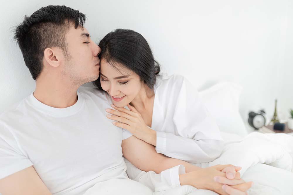 Setelah operasi caesar, hubungan seksual umumnya aman dilakukan sekitar enam minggu masa pemulihan. Foto: Repro iStockphoto