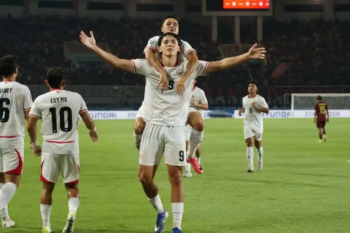 Mitchell Lee Baker merayakan gol ke gawang Kamboja pada pertandingan Piala AFF 2026 di Stadion Pakansari, Kabupaten Bogor. Foto: Repro Kompas