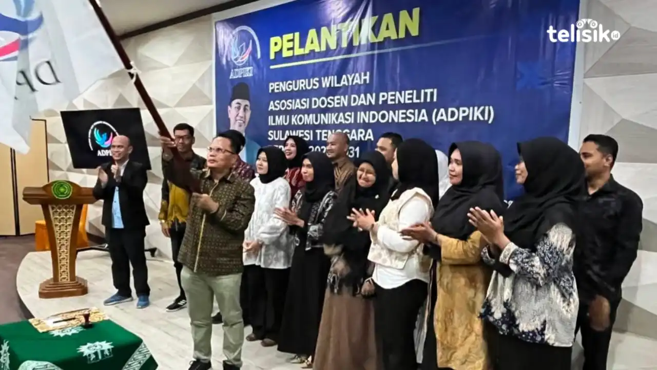 Pelantikan Pengurus Wilayah Asosiasi Dosen dan Peneliti Ilmu Komunikasi Indonesia (ADPIKI) Sulawesi Tenggara (Sultra) Periode 2026-2031. Foto: Laode Muh. Faisal/Telisik