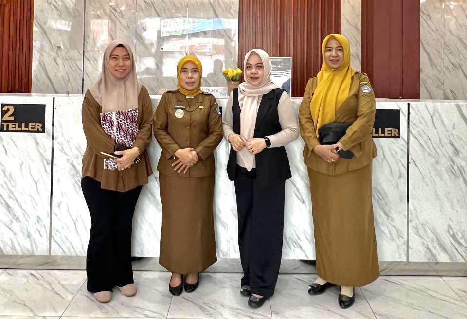 Kunjungan silaturahmi oleh Asisten II dan Kabad Ekonomi Setda Kota Kendari di Bank BPR Bahteramas Kendari (Perseroda) dalam rangka memaksimalkan tabungan Simpel. Foto: Ist.