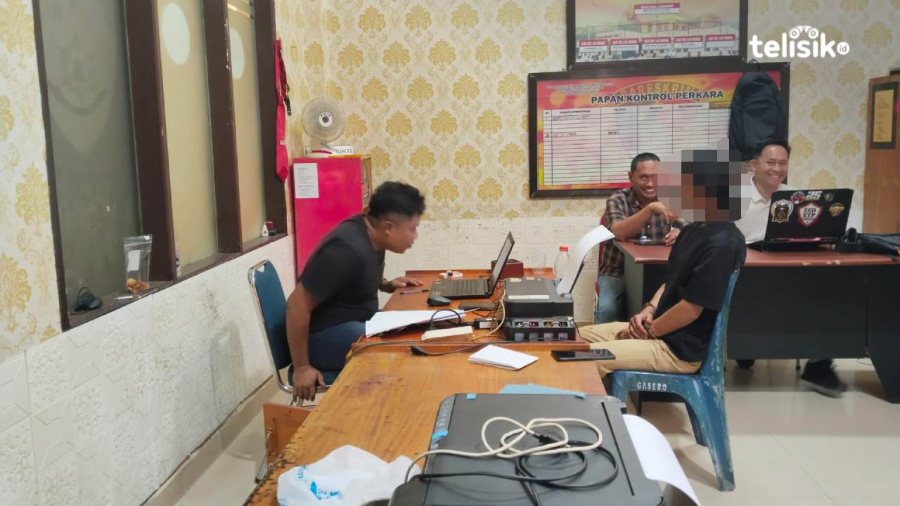 Proses penyidikan R terduga pelaku penikaman I oleh personel Satreskrim Polres Kolaka Utara. Foto: Muh. Risal H/Telisik