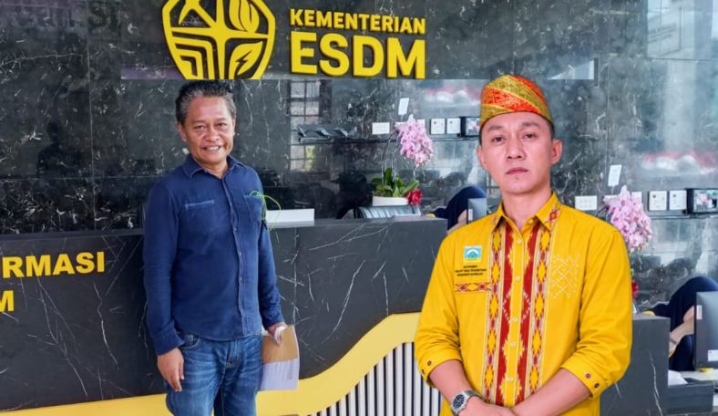 Divisi Hukum Komunitas Masyarakat Adat Tolaki, Muhammad Azhar (kiri) dan Sekjen Komunitas Masyarakat Adat Tolaki Sultra, Jumran (kanan). Foto: Ist