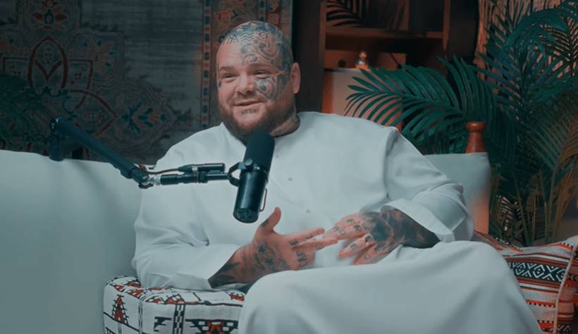 Influencer dan kontent kreator, Big Frankyang dikenal dengan tubuh penuh tato resmi menjadi mualaf. Foto:  Repro Hidayatullah 