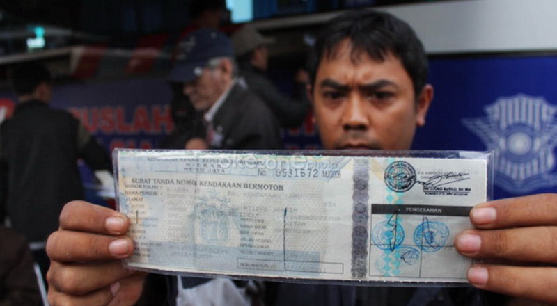 STNK terblokir tetap bisa dibuka agar pemilik kendaraan mengikuti program pemutihan pajak 2026 sesuai aturan berlaku. Foto: Repro Okezone