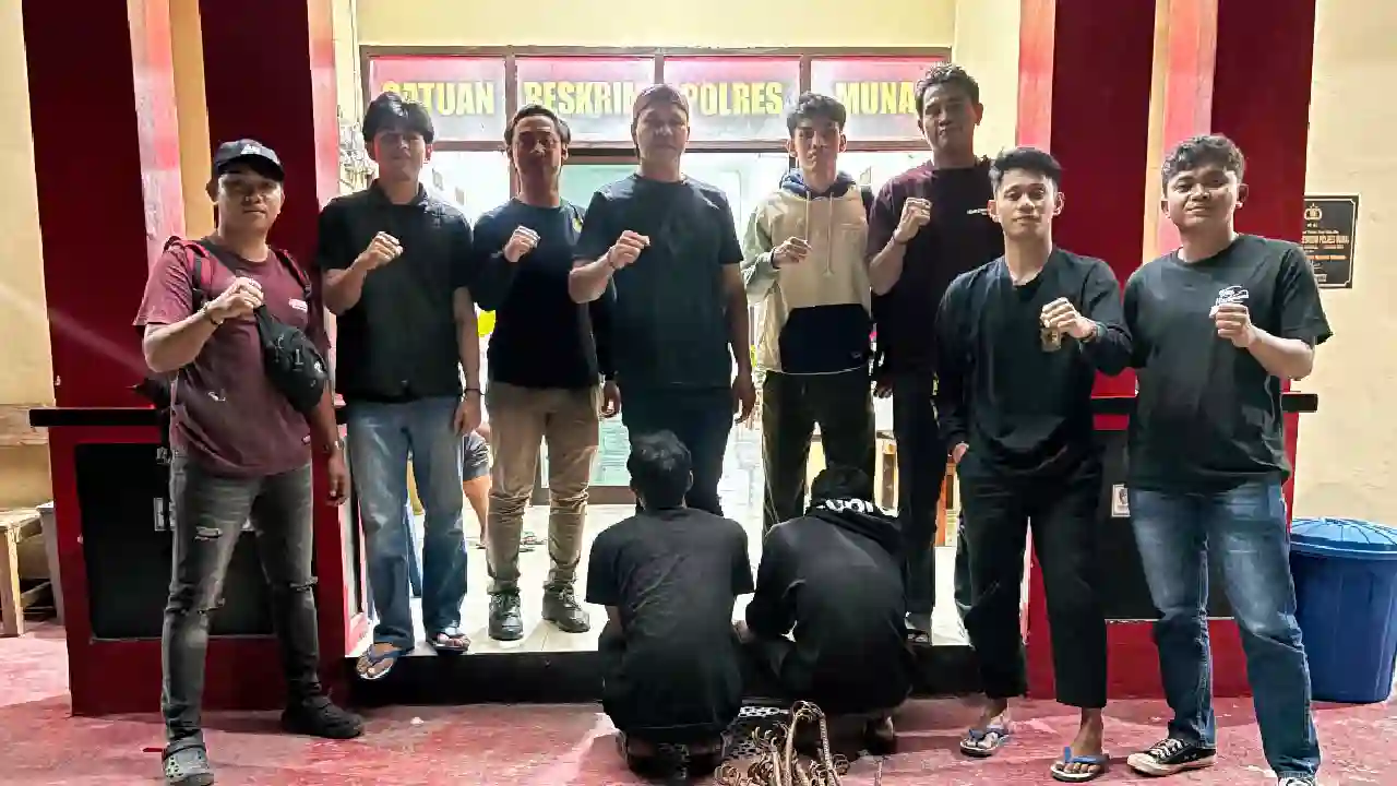 Tim Buser dan Sat Intelkam Polres Muna menangkap dua pelaku pencuri besi pagar Alun-Alun Kota Raha. Foto: Ist.