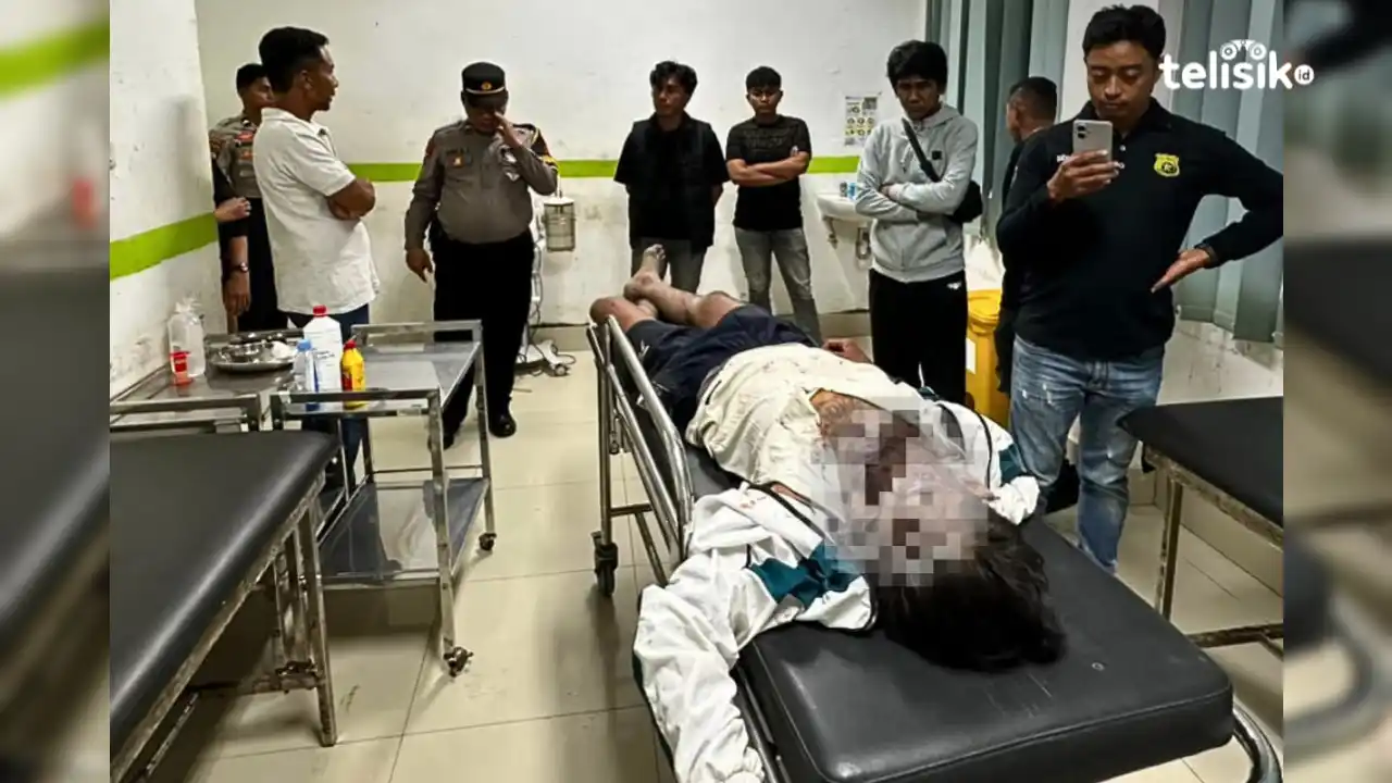 ARK, pelaku curanmor saat mendapatkan perawatan medis di RS dr LM Baharuddin usai dihajar massa. Foto: Sunaryo/Telisik