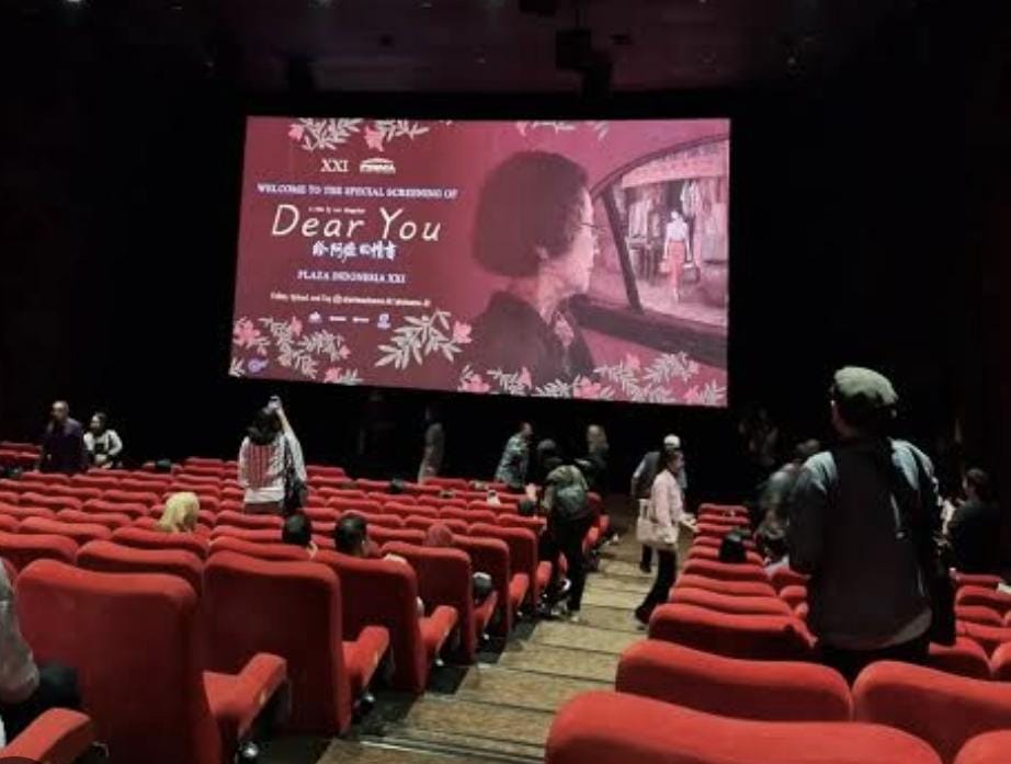 Penonton memenuhi ruang bioskop saat menyaksikan film Dear You yang tengah tayang di bioskop. Foto: Instagram Chindovoice.id