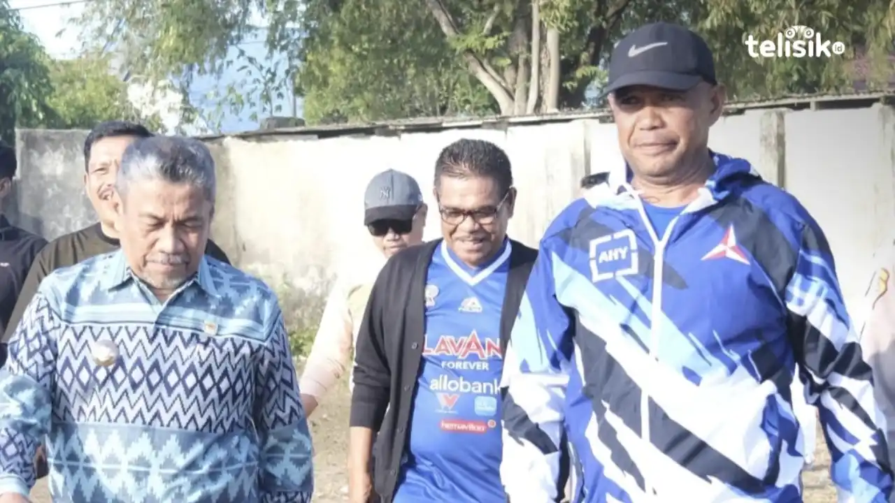 Ketua DPC Demokrat Muna, Awal Jaya Bolombo bersama Bupati, Bachrun Labuta dan Wabup, La Ode Asrafil Ndoasa. Foto: Sunaryo/Telisik