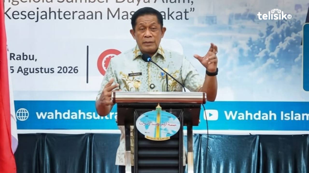 Wakil Gubernur Sulawesi Tenggara, Dr. Ir. Hugua, M.Ling saat memberikan sambutan di sebuah kegiatan. Foto: Laode Muh. Faisal/Telisik