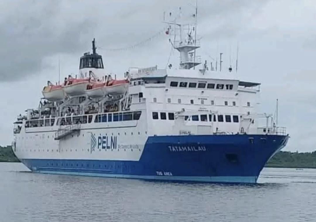 KM Tatamailau milik PT Pelni saat berlayar melayani rute antarpelabuhan di kawasan timur Indonesia. Facebook Noval Panto